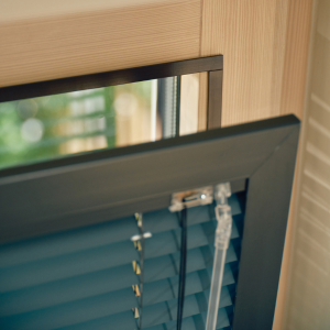 Aluminium jaloezie in frame magneet